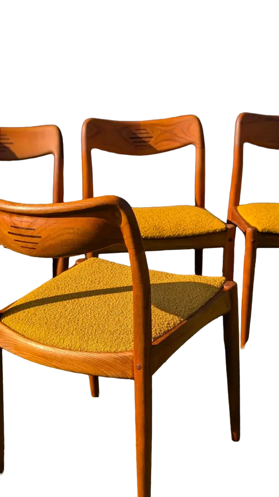 Set of 4 Johannes Andersen teak dining chairs for Uldum Møbelfabrik