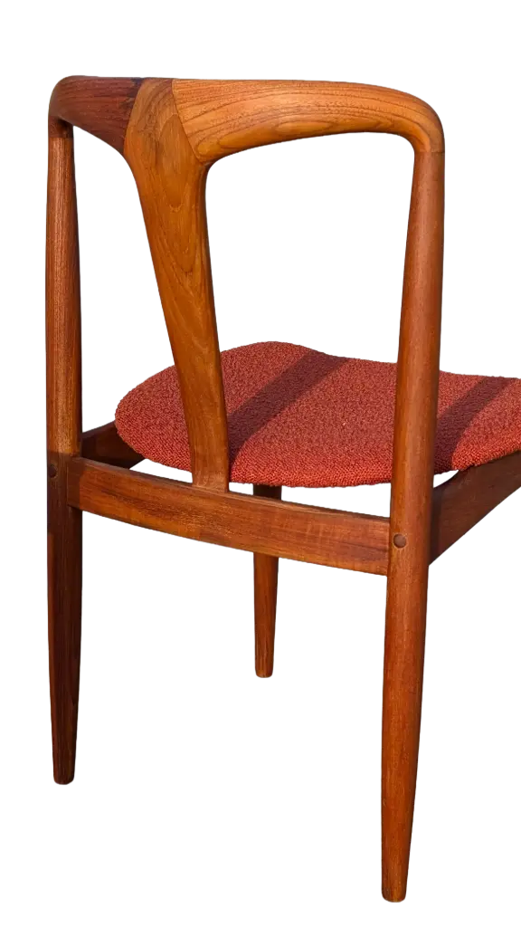 Set of 8 teak dining chairs model Juliane by Johannes Andersen for Uldum Mobel Frabrik 